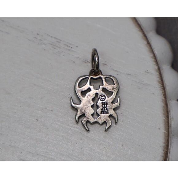 Retired James Avery 925 Scorpio Scorpion Zodiac Charm 1.20G / 0.7in - Picture 2 of 4